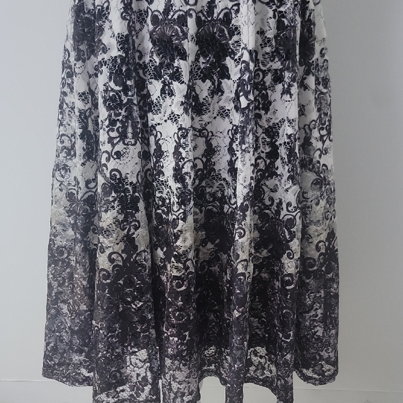 Gabby Skye Black White Sleeveless Sweetheart Neckline Lace Midi Dress Size 10 - Picture 4 of 11